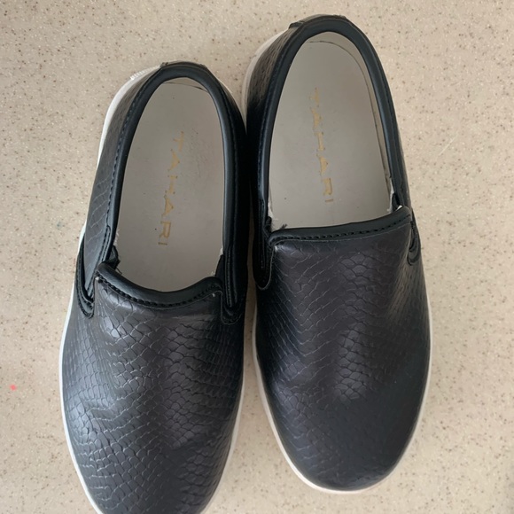 Little girls Tahari Black Leather Sneakers - Picture 4 of 4